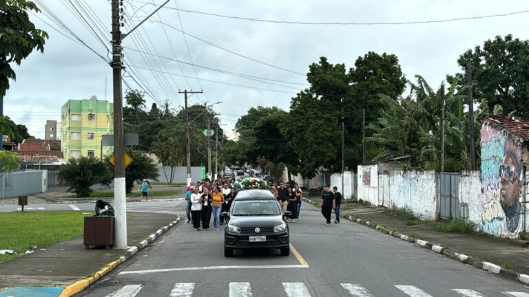 Jornalista assassinado em frente a própria casa é enterrado em Pindamonhangaba