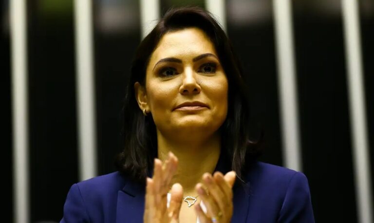 Valdemar e Damares tentam apaziguar relação entre Michelle e Flávio Bolsonaro