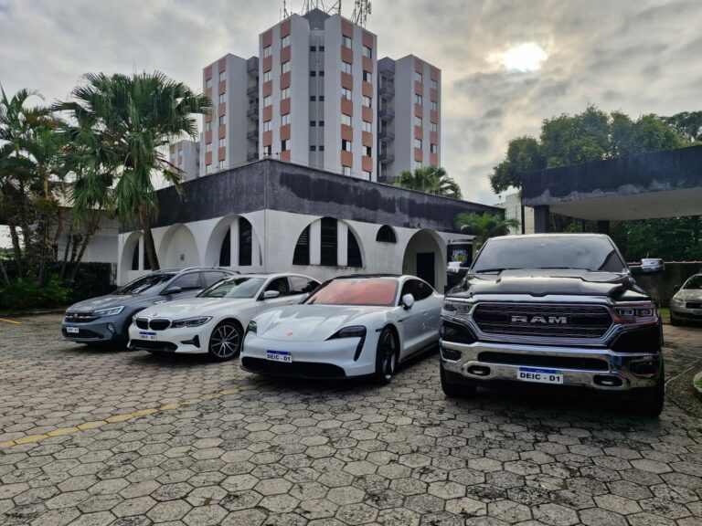 Operação da Polícia Civil apreende veículos de luxo e bloqueia mais de R$ 27 milhões em bens, em São José dos Campos