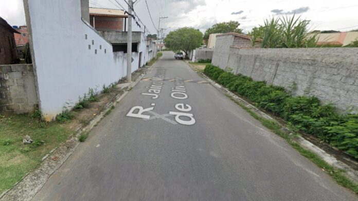 Ciclista morre após bater em muro de residência, em Pindamonhangaba Ciclista morre após bater em muro de residência, em Pindamonhangaba