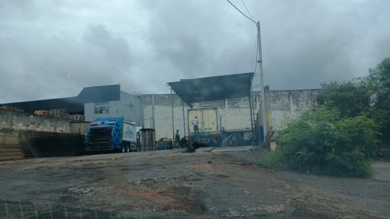 Guarda interdita lava-rápido após descarte irregular em córrego