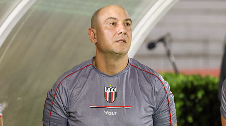 Após vitória, Zanardi parabeniza jogadores pela dedicação, agradece apoio da diretoria e pede pés no chão