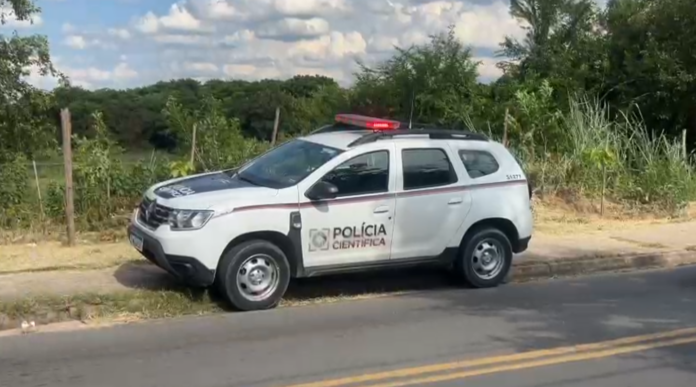 A vítima estava em uma lagoa formada pela água da chuva, às margens do Rio Capivari, próximo à Rua Maria Benedicta Nogueira de Andrade.