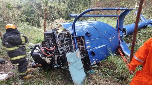 Helicóptero cai na Grande SP e deixa 2 mortos; piloto e criança são resgatados com vida