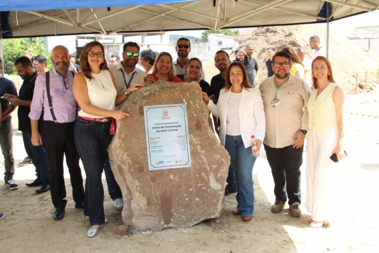 Pedra fundamental marca início da construção da primeira UPA Central 24h da história de São Vicente