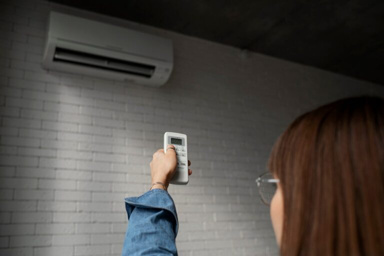 Verão:  Saiba como economizar energia sem abrir mão de conforto e segurança