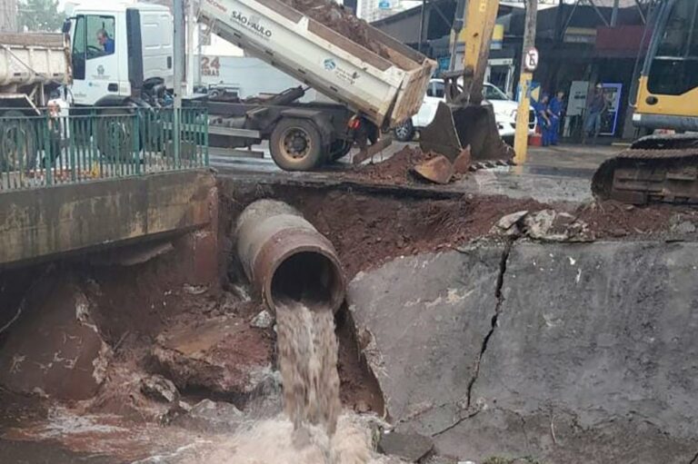Infraestrutura realiza obra em caráter de urgência nas margens do Retiro Saudoso