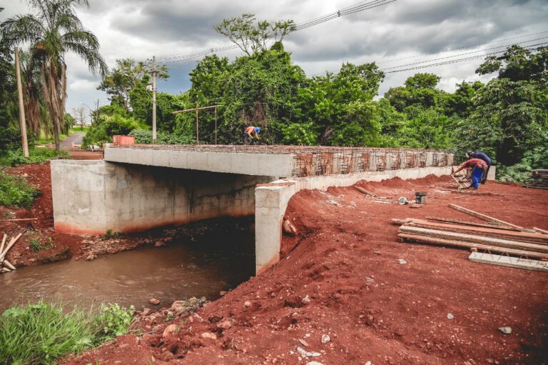 Agora vai? Prefeitura cobra agilidade em obra da ponte do Royal Park e reconstrução ganha novo prazo