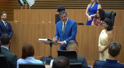 Prefeitos eleitos da Baixada Santista tomam posse; VEJA