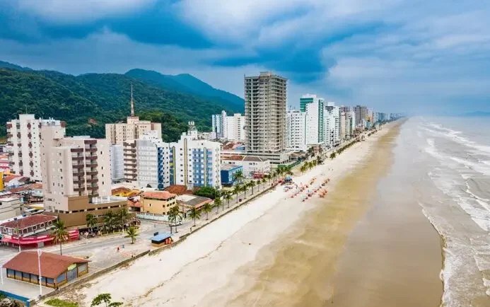 Adolescente morre após entrar em mar para tentar resgatar banhistas em praia do litoral de SP