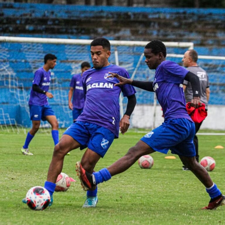 Taubaté enfrenta o Marcílio Dias-SC na estreia da Copinha 2025.