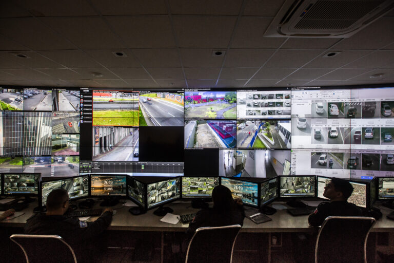 Sistema de monitoramento por câmeras auxilia na recuperação de carro roubado