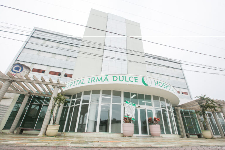 Gêmeos nascidos em Praia Grande são os primeiros bebês da região de 2025