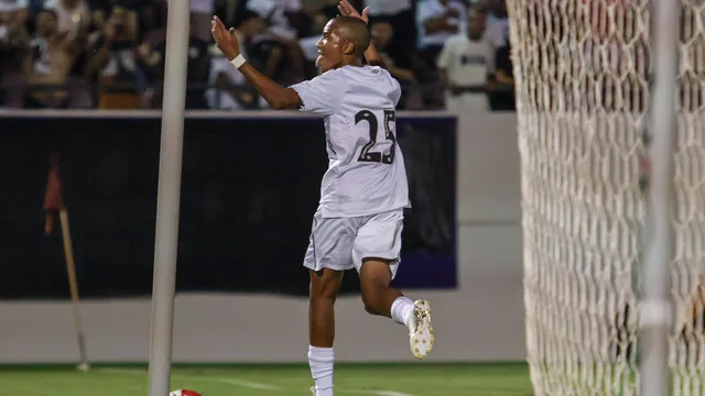 Santos goleia com gol e pedalada de filho de Robinho e avança na Copinha