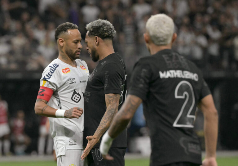 Corinthians ofusca Neymar, vence e complica Santos na tabela do Paulista