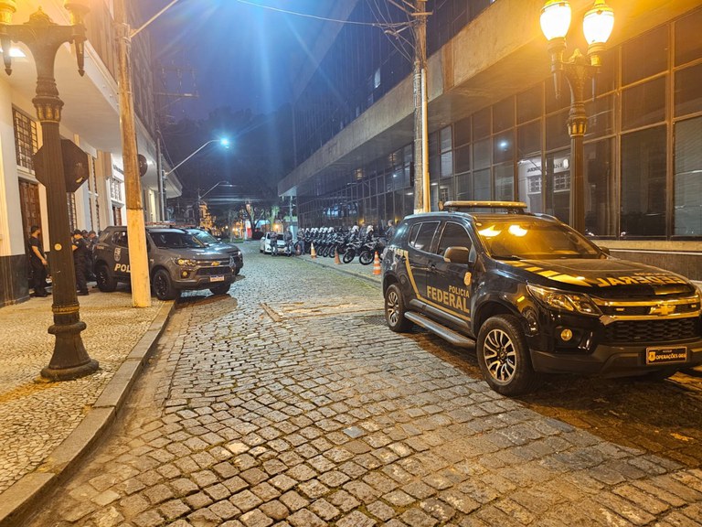 Polícia Federal cumpre mandado em Guarujá em operação contra tráfico internacional de drogas após prisão de “mulas”