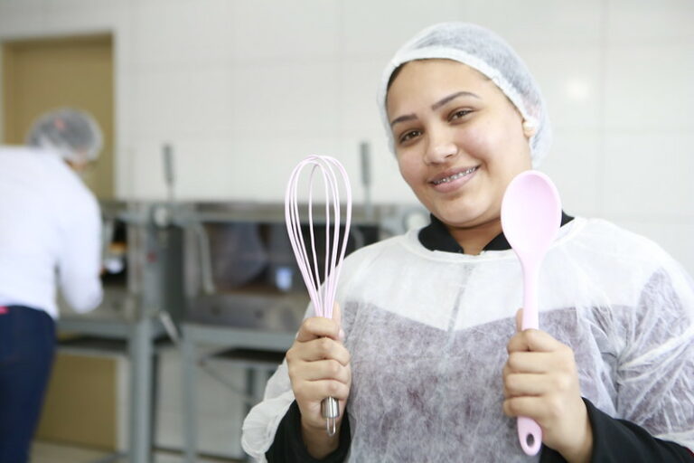Guarujá abre mais de 4 mil vagas para cursos profissionalizantes; Saiba como se inscrever