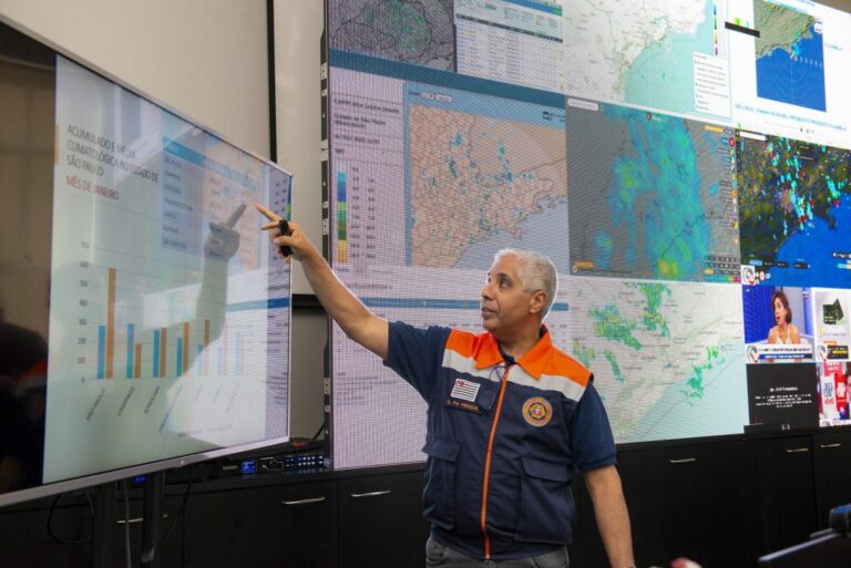 Alerta da Defesa Civil para fortes chuvas é renovado até quarta-feira para Baixada Santista e Vale do Ribeira