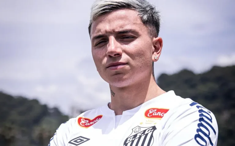 Santos anuncia a contratação do meia-atacante Álvaro Barreal
