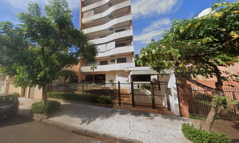 Idosa de 67 anos morre ao ser atropelada em condomínio do Centro; vítima estava deitada na garagem