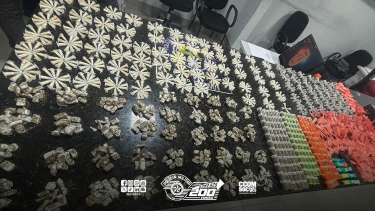 Dupla é presa enquanto abastecia ponto de venda de entorpecentes em Praia Grande