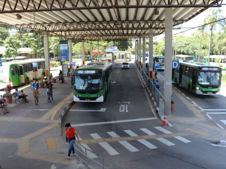 Terminais Barão Geraldo e Central terão ônibus reserva para atender aos foliões