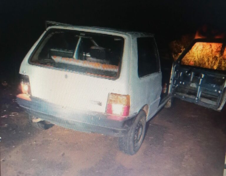 Moradores gravam perseguição de carro furtado