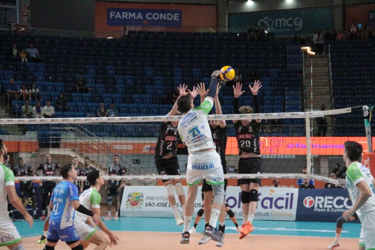 Com novo treinador, São José enfrenta o Joinville pela Superliga Masculina de Vôlei