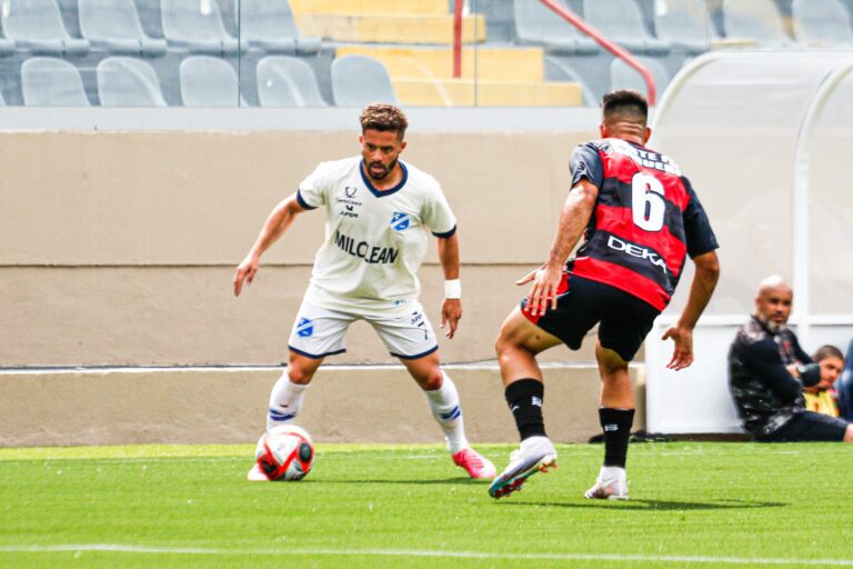 Taubaté marca no fim e empata com Oeste pela Série A2