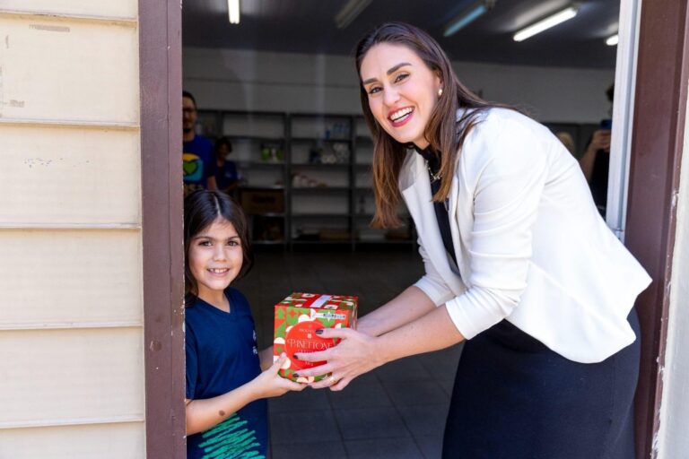Com atraso ou bem adiantado? Fundo Social de Solidariedade repassa chocotones para entidades assistenciais