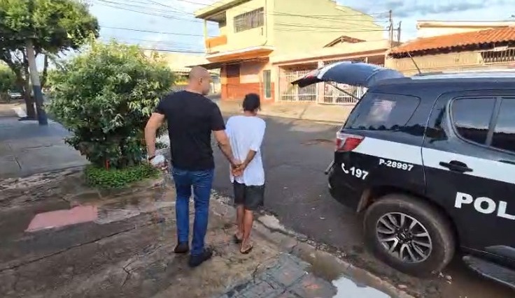 Homem de 43 anos é preso pela Civil no Ipiranga por tráfico de entorpecentes; ação policial foi flagrada em vídeo