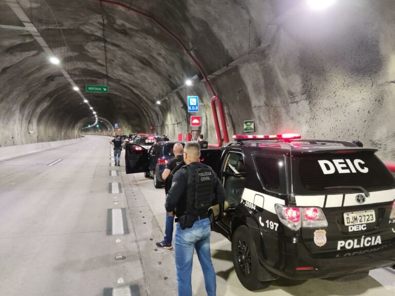 Polícia Civil faz operação contra suspeito de ser 'chefe do tráfico' na região; mandados são cumpridos em São Sebastião