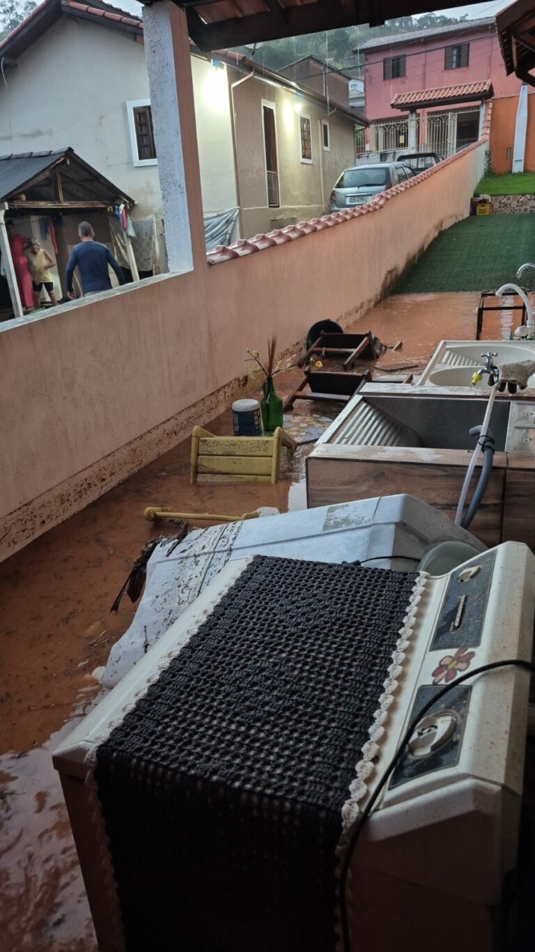 Chuva causa alagamentos e deixa quatro pessoas desalojadas em São Luiz do Paraitinga