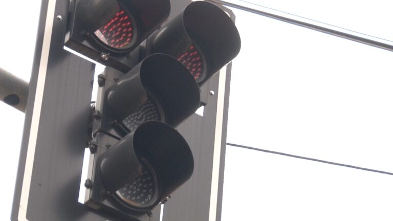 Prefeitura alerta para semáforos desligados na região central; saiba quais