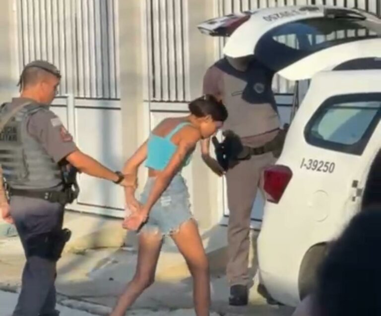 Mulher é presa em flagrante após queimar genital de criança de 4 anos de idade