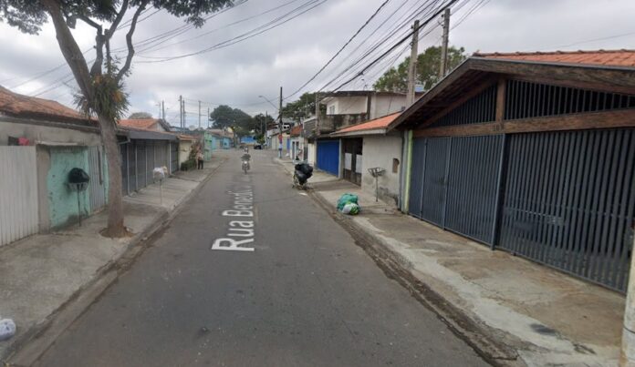 Polícia investiga caso de homem morto e amarrado em cama por ex-namorado de mulher em São José