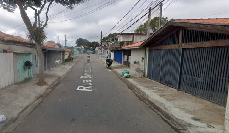 Polícia investiga caso de homem morto e amarrado em cama por ex-namorado de mulher em São José