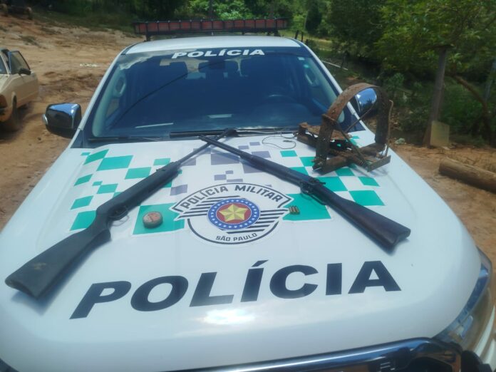 Homem é preso por posse ilegal de duas espingardas em Monteiro Lobato