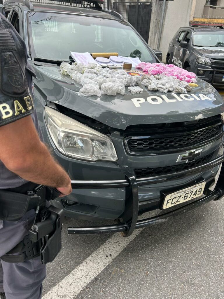 Jovem de 21 anos é preso com quase 2 mil porções de drogas em Taubaté