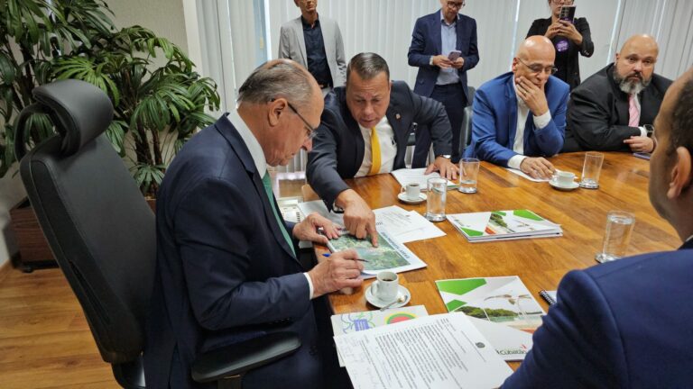 Cubatão oferece área de 1 milhão de m² para construção de pátio de caminhões diretamente para vice-presidente; Entenda