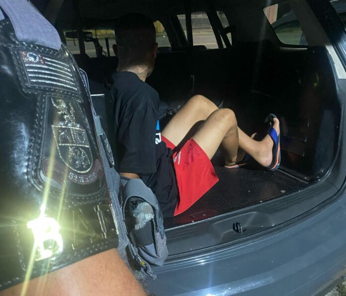 Homem é preso após matar outro com disparos de arma de fogo em Lorena Homem é preso após matar outro com disparos de arma de fogo em Lorena