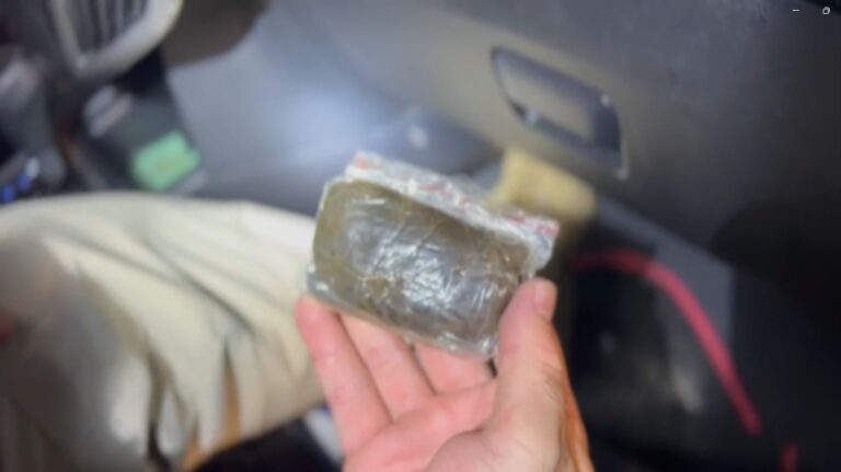 VÍDEO: PRF apreende maconha sintética escondida em console de veículo na Dutra em Jacareí