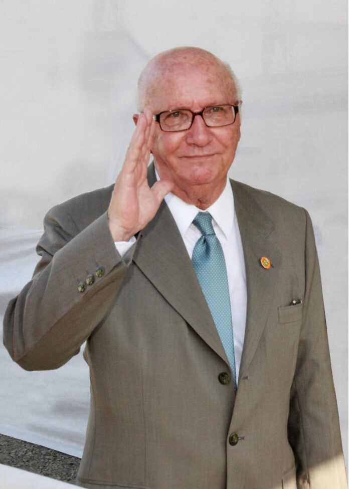 Prefeitura decreta luto de 3 dias após morte de ex-prefeito Prefeitura decreta luto de 3 dias após morte de ex-prefeito