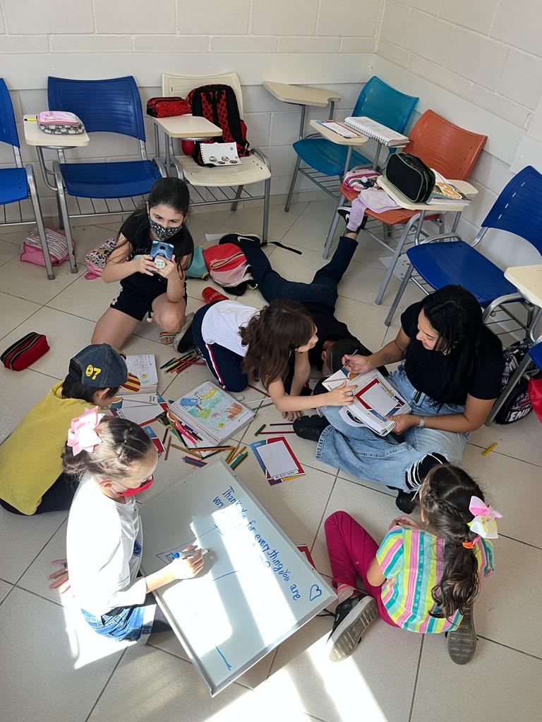 Escola de idiomas promove evento gratuito para apresentar metodologia de ensino