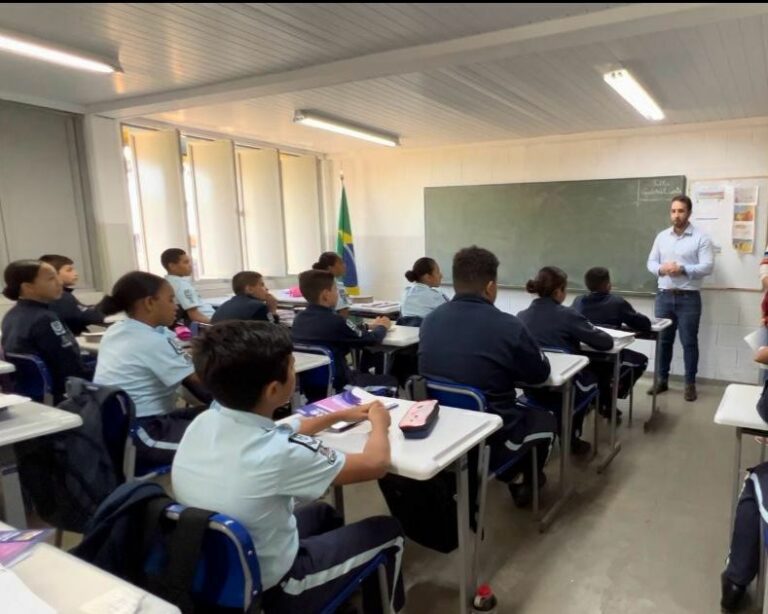 Deputado defende consulta pública para implantação de escolas cívico-militares em SP; Tarcísio quer audiência ainda neste mês