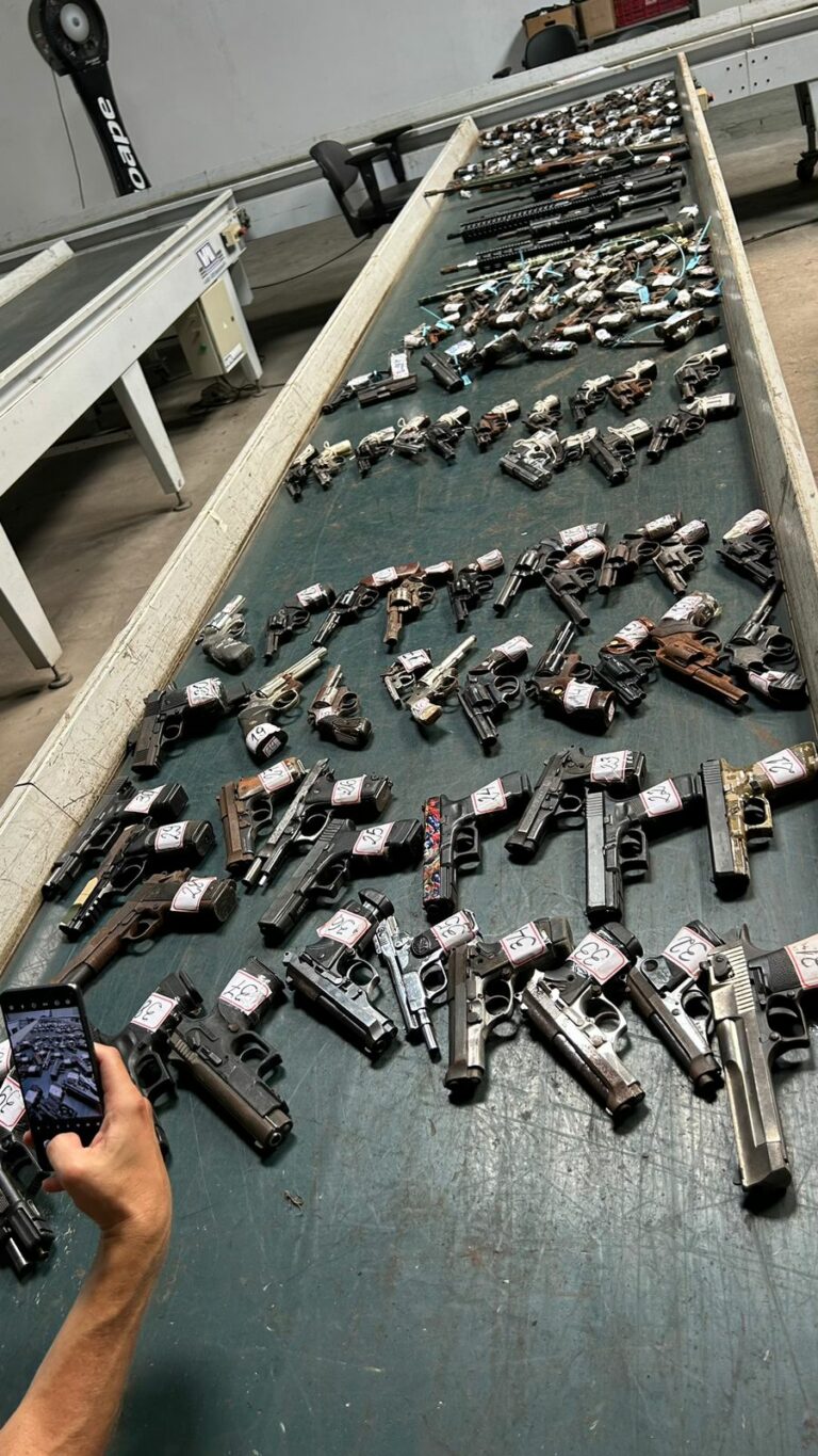 Mais de 100 armas apreendidas em operações policiais são destruídas pela Polícia Civil
