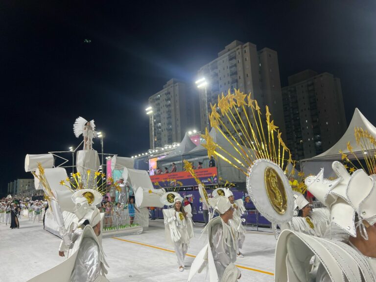 CARNAVAL 2025: Imperatriz Alvinegra é a primeira escola a desfilar no grupo de acesso e destaca a cidade de Suzano (SP) como enredo