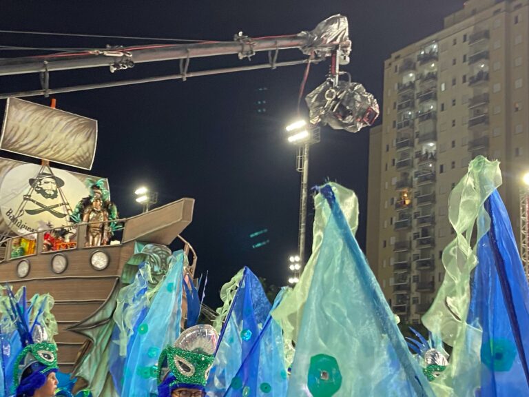 CARNAVAL 2025: vermelho, preto e branco são as cores que coloriram a passarela com a quarta escola de samba a desfilar, Bandeirantes do Saboó 