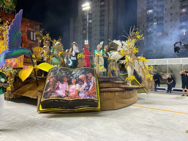CARNAVAL 2025: Mocidade Amazonense é a segunda do grupo especial a desfilar e o folclore invade a passarela Dráuzio da Cruz 