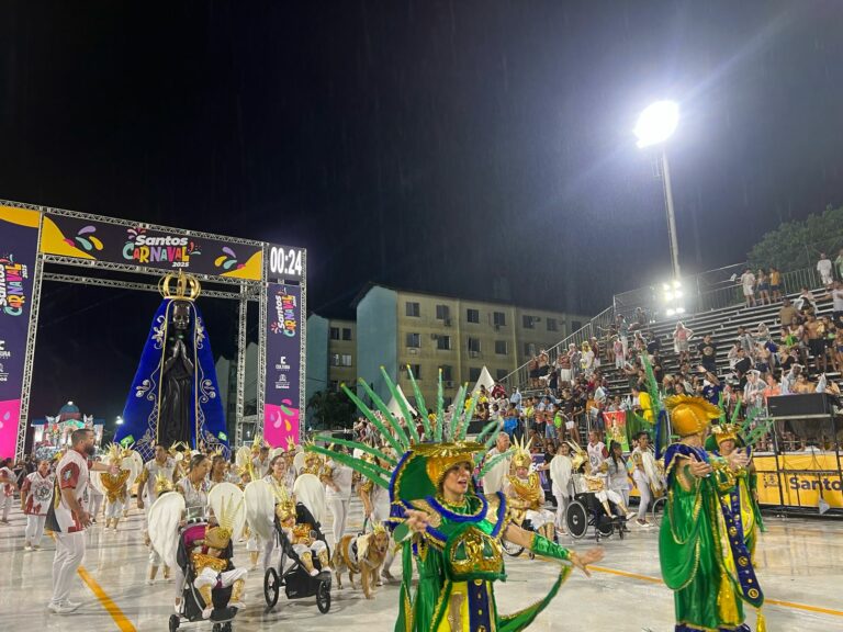 CARNAVAL 2025: A X-9 encanta devotos de Nossa Senhora Aparecida sendo a terceira escola do grupo especial a pisar na avenida